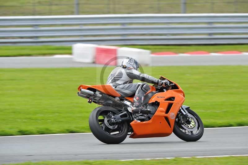 Motorcycle action photographs;Trackday digital images;event digital images;eventdigitalimages;no limits trackday;oulton park;oulton park circuit cheshire;oulton park photographs;peter wileman photography;trackday;trackday photos