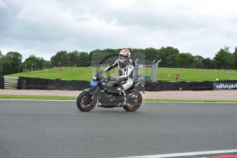 Motorcycle action photographs;Trackday digital images;event digital images;eventdigitalimages;no limits trackday;oulton park;oulton park circuit cheshire;oulton park photographs;peter wileman photography;trackday;trackday photos