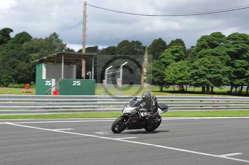 Motorcycle action photographs;Trackday digital images;event digital images;eventdigitalimages;no limits trackday;oulton park;oulton park circuit cheshire;oulton park photographs;peter wileman photography;trackday;trackday photos