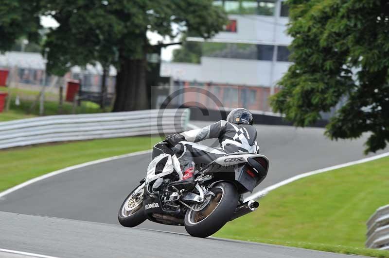 Motorcycle action photographs;Trackday digital images;event digital images;eventdigitalimages;no limits trackday;oulton park;oulton park circuit cheshire;oulton park photographs;peter wileman photography;trackday;trackday photos