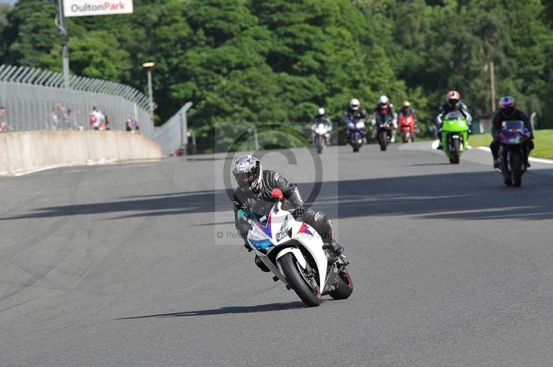 Motorcycle action photographs;Trackday digital images;event digital images;eventdigitalimages;no limits trackday;oulton park;oulton park circuit cheshire;oulton park photographs;peter wileman photography;trackday;trackday photos