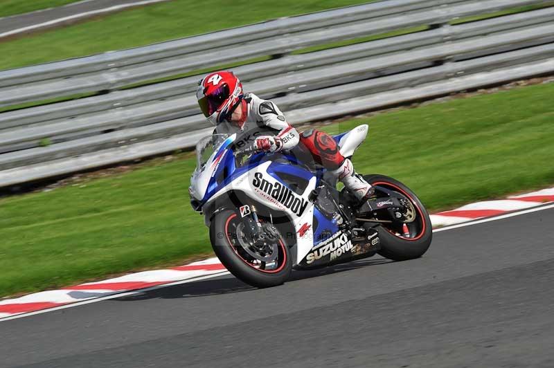 Motorcycle action photographs;Trackday digital images;event digital images;eventdigitalimages;no limits trackday;oulton park;oulton park circuit cheshire;oulton park photographs;peter wileman photography;trackday;trackday photos