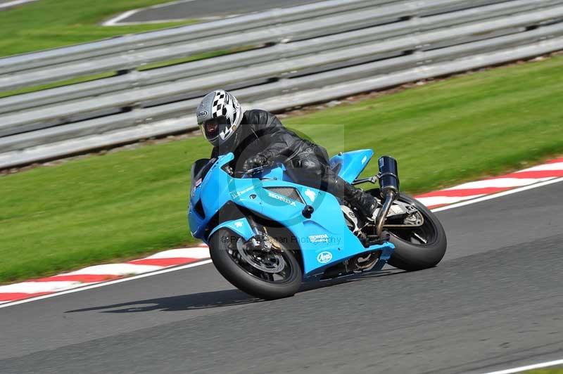 Motorcycle action photographs;Trackday digital images;event digital images;eventdigitalimages;no limits trackday;oulton park;oulton park circuit cheshire;oulton park photographs;peter wileman photography;trackday;trackday photos