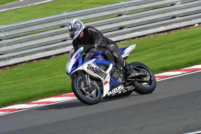 Motorcycle action photographs;Trackday digital images;event digital images;eventdigitalimages;no limits trackday;oulton park;oulton park circuit cheshire;oulton park photographs;peter wileman photography;trackday;trackday photos