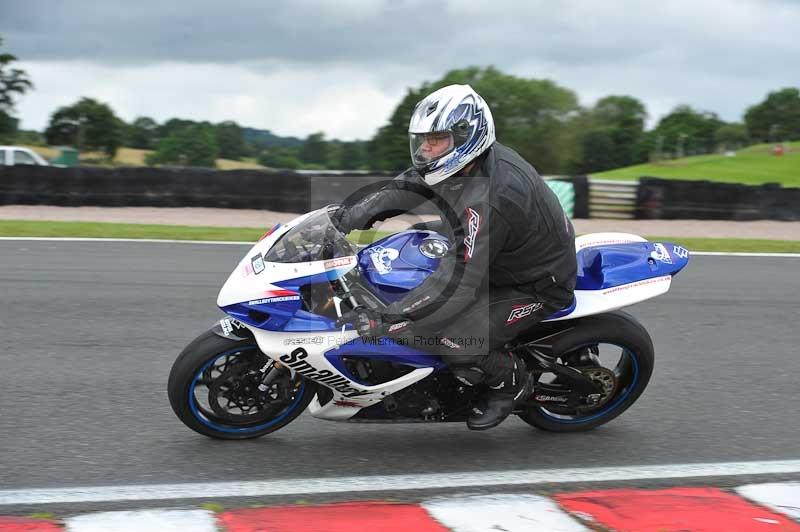 Motorcycle action photographs;Trackday digital images;event digital images;eventdigitalimages;no limits trackday;oulton park;oulton park circuit cheshire;oulton park photographs;peter wileman photography;trackday;trackday photos