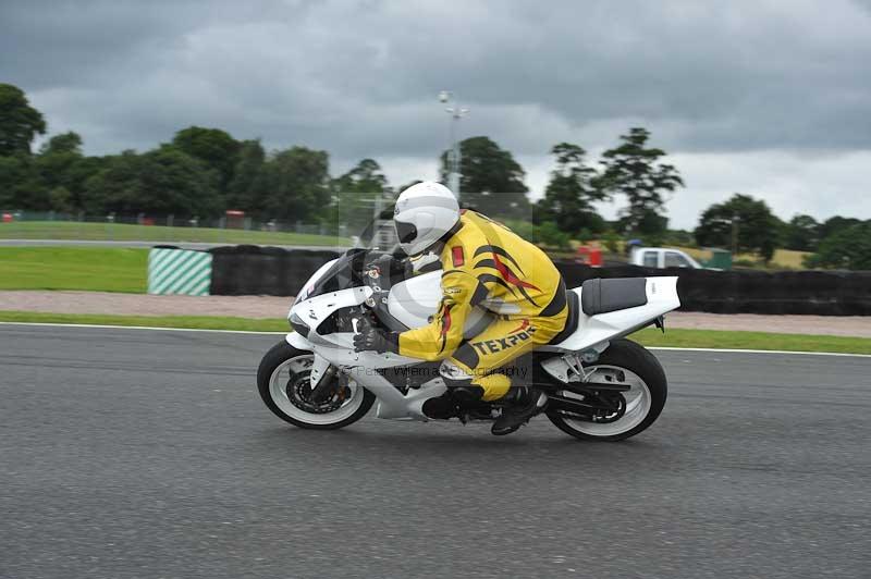 Motorcycle action photographs;Trackday digital images;event digital images;eventdigitalimages;no limits trackday;oulton park;oulton park circuit cheshire;oulton park photographs;peter wileman photography;trackday;trackday photos