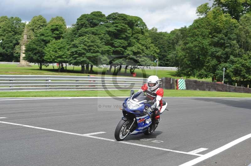 Motorcycle action photographs;Trackday digital images;event digital images;eventdigitalimages;no limits trackday;oulton park;oulton park circuit cheshire;oulton park photographs;peter wileman photography;trackday;trackday photos