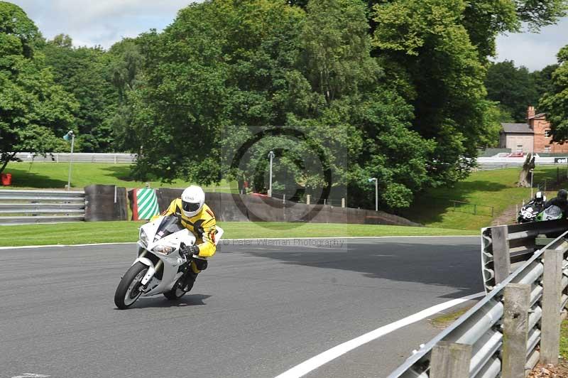 Motorcycle action photographs;Trackday digital images;event digital images;eventdigitalimages;no limits trackday;oulton park;oulton park circuit cheshire;oulton park photographs;peter wileman photography;trackday;trackday photos