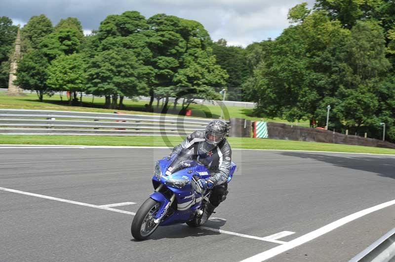 Motorcycle action photographs;Trackday digital images;event digital images;eventdigitalimages;no limits trackday;oulton park;oulton park circuit cheshire;oulton park photographs;peter wileman photography;trackday;trackday photos