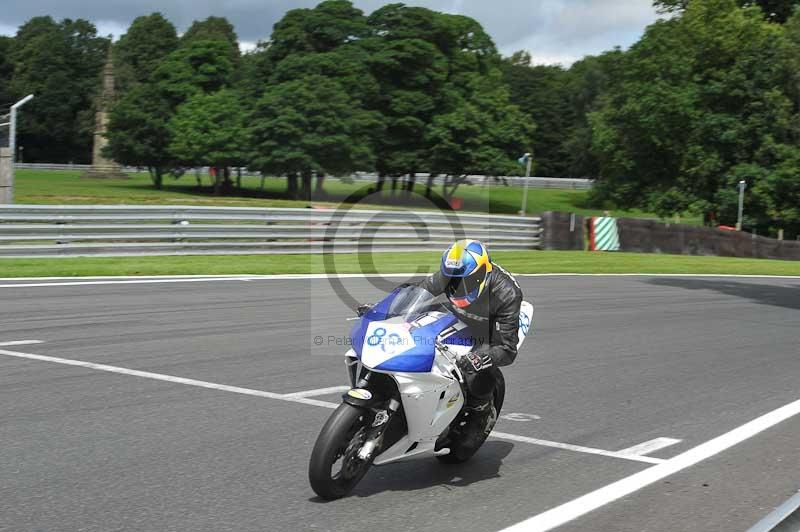 Motorcycle action photographs;Trackday digital images;event digital images;eventdigitalimages;no limits trackday;oulton park;oulton park circuit cheshire;oulton park photographs;peter wileman photography;trackday;trackday photos