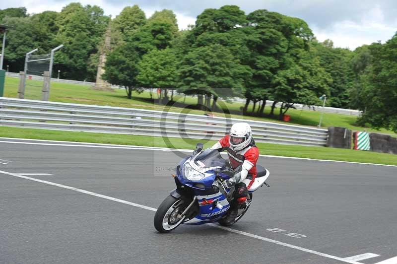 Motorcycle action photographs;Trackday digital images;event digital images;eventdigitalimages;no limits trackday;oulton park;oulton park circuit cheshire;oulton park photographs;peter wileman photography;trackday;trackday photos