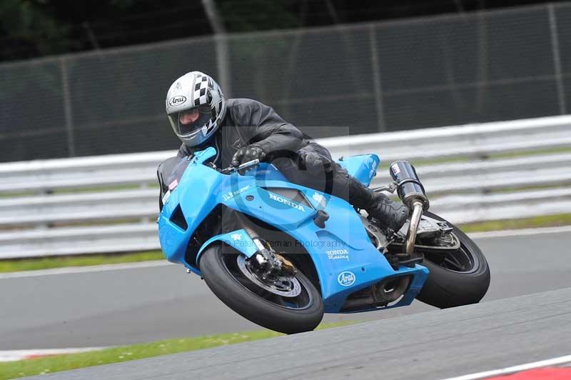 Motorcycle action photographs;Trackday digital images;event digital images;eventdigitalimages;no limits trackday;oulton park;oulton park circuit cheshire;oulton park photographs;peter wileman photography;trackday;trackday photos