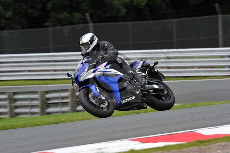 Motorcycle action photographs;Trackday digital images;event digital images;eventdigitalimages;no limits trackday;oulton park;oulton park circuit cheshire;oulton park photographs;peter wileman photography;trackday;trackday photos