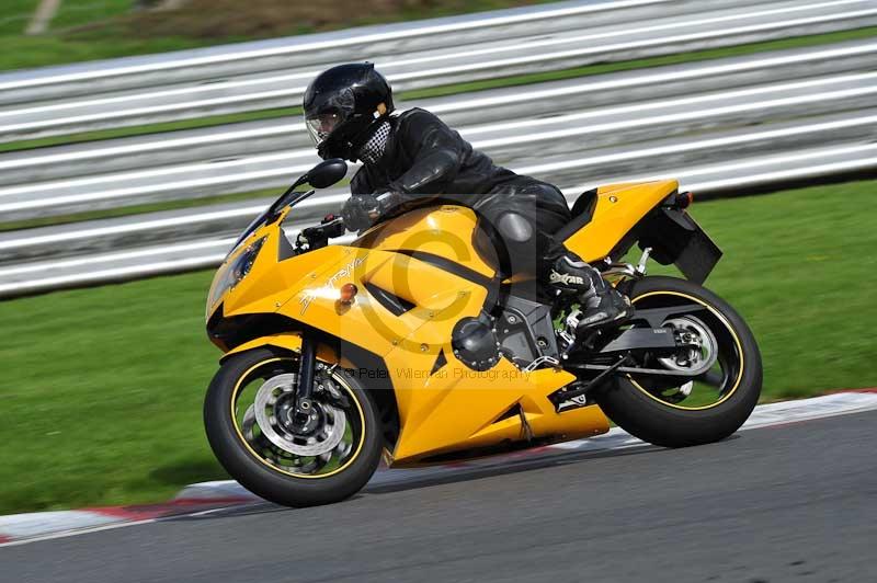 Motorcycle action photographs;Trackday digital images;event digital images;eventdigitalimages;no limits trackday;oulton park;oulton park circuit cheshire;oulton park photographs;peter wileman photography;trackday;trackday photos