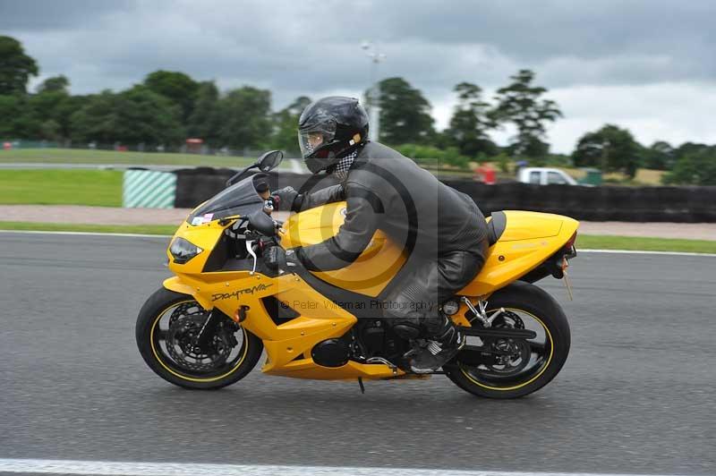 Motorcycle action photographs;Trackday digital images;event digital images;eventdigitalimages;no limits trackday;oulton park;oulton park circuit cheshire;oulton park photographs;peter wileman photography;trackday;trackday photos