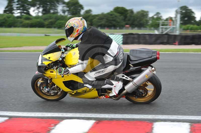 Motorcycle action photographs;Trackday digital images;event digital images;eventdigitalimages;no limits trackday;oulton park;oulton park circuit cheshire;oulton park photographs;peter wileman photography;trackday;trackday photos