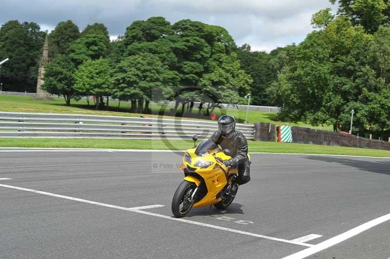 Motorcycle action photographs;Trackday digital images;event digital images;eventdigitalimages;no limits trackday;oulton park;oulton park circuit cheshire;oulton park photographs;peter wileman photography;trackday;trackday photos