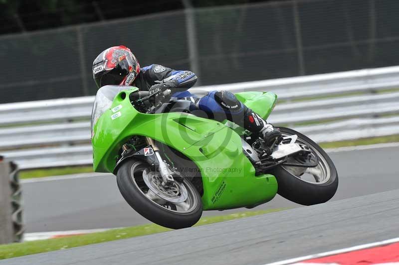 Motorcycle action photographs;Trackday digital images;event digital images;eventdigitalimages;no limits trackday;oulton park;oulton park circuit cheshire;oulton park photographs;peter wileman photography;trackday;trackday photos