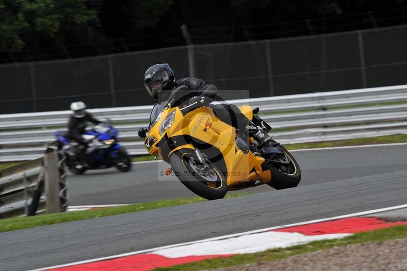 Motorcycle action photographs;Trackday digital images;event digital images;eventdigitalimages;no limits trackday;oulton park;oulton park circuit cheshire;oulton park photographs;peter wileman photography;trackday;trackday photos