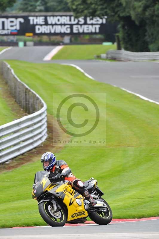 Motorcycle action photographs;Trackday digital images;event digital images;eventdigitalimages;no limits trackday;oulton park;oulton park circuit cheshire;oulton park photographs;peter wileman photography;trackday;trackday photos