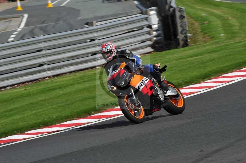 Motorcycle action photographs;Trackday digital images;event digital images;eventdigitalimages;no limits trackday;oulton park;oulton park circuit cheshire;oulton park photographs;peter wileman photography;trackday;trackday photos