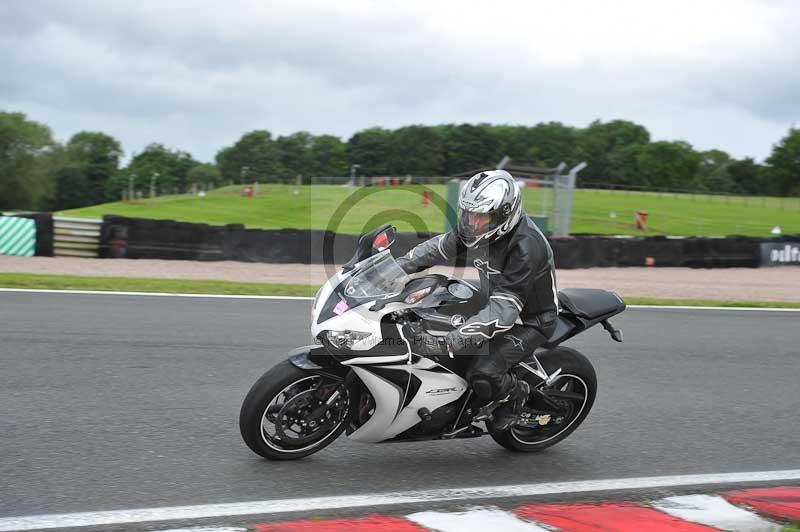 Motorcycle action photographs;Trackday digital images;event digital images;eventdigitalimages;no limits trackday;oulton park;oulton park circuit cheshire;oulton park photographs;peter wileman photography;trackday;trackday photos