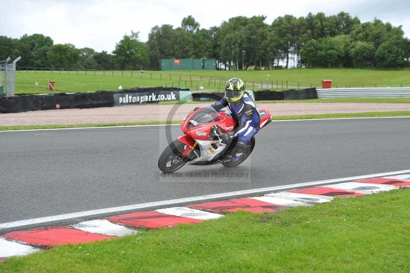 Motorcycle action photographs;Trackday digital images;event digital images;eventdigitalimages;no limits trackday;oulton park;oulton park circuit cheshire;oulton park photographs;peter wileman photography;trackday;trackday photos