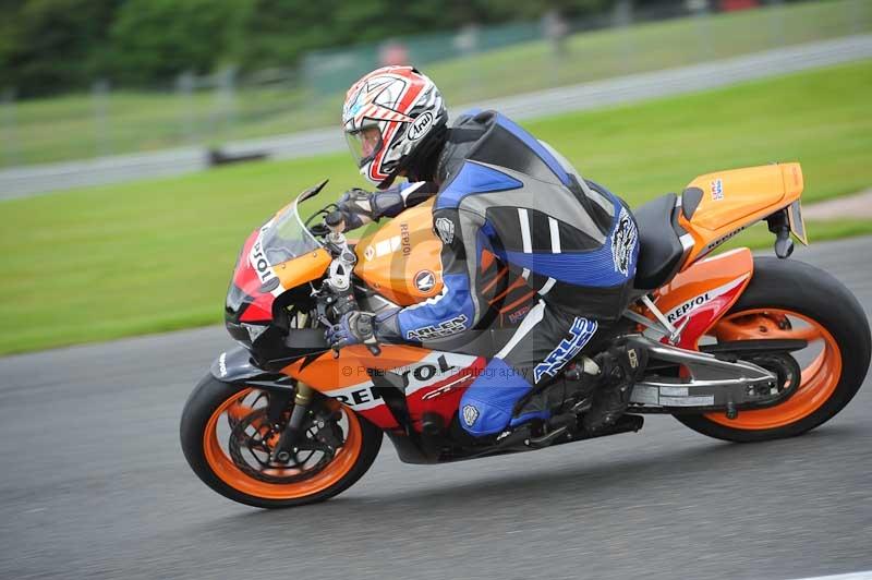 Motorcycle action photographs;Trackday digital images;event digital images;eventdigitalimages;no limits trackday;oulton park;oulton park circuit cheshire;oulton park photographs;peter wileman photography;trackday;trackday photos