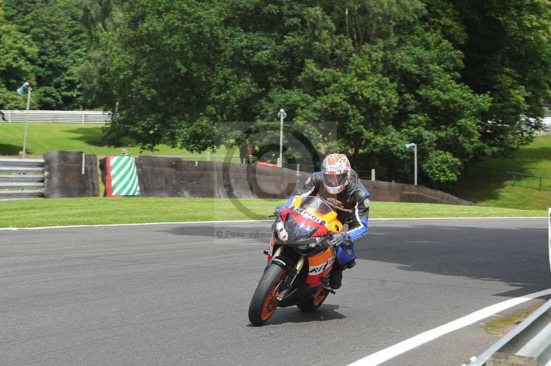 Motorcycle action photographs;Trackday digital images;event digital images;eventdigitalimages;no limits trackday;oulton park;oulton park circuit cheshire;oulton park photographs;peter wileman photography;trackday;trackday photos