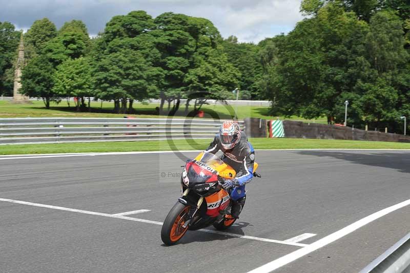 Motorcycle action photographs;Trackday digital images;event digital images;eventdigitalimages;no limits trackday;oulton park;oulton park circuit cheshire;oulton park photographs;peter wileman photography;trackday;trackday photos