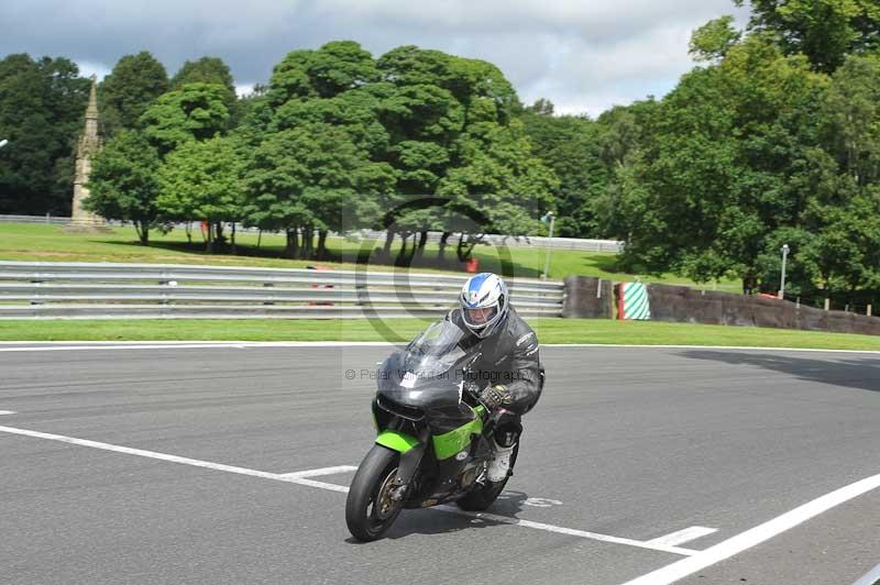 Motorcycle action photographs;Trackday digital images;event digital images;eventdigitalimages;no limits trackday;oulton park;oulton park circuit cheshire;oulton park photographs;peter wileman photography;trackday;trackday photos