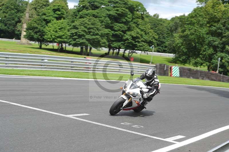 Motorcycle action photographs;Trackday digital images;event digital images;eventdigitalimages;no limits trackday;oulton park;oulton park circuit cheshire;oulton park photographs;peter wileman photography;trackday;trackday photos