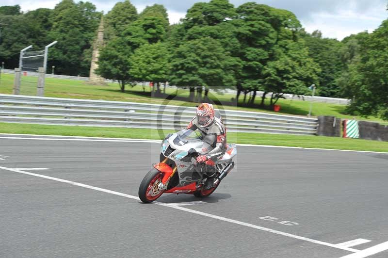 Motorcycle action photographs;Trackday digital images;event digital images;eventdigitalimages;no limits trackday;oulton park;oulton park circuit cheshire;oulton park photographs;peter wileman photography;trackday;trackday photos