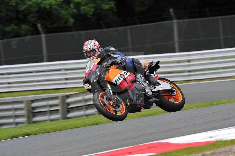 Motorcycle action photographs;Trackday digital images;event digital images;eventdigitalimages;no limits trackday;oulton park;oulton park circuit cheshire;oulton park photographs;peter wileman photography;trackday;trackday photos