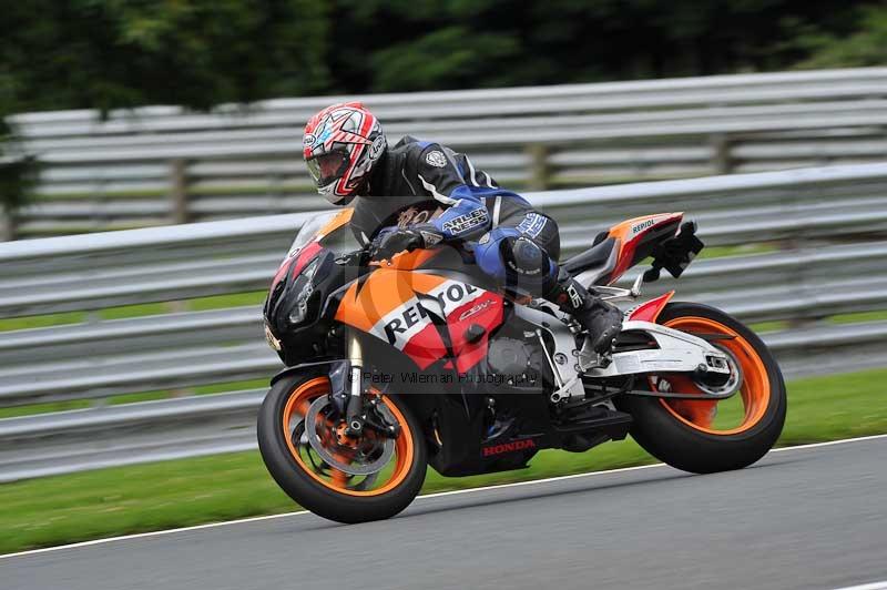 Motorcycle action photographs;Trackday digital images;event digital images;eventdigitalimages;no limits trackday;oulton park;oulton park circuit cheshire;oulton park photographs;peter wileman photography;trackday;trackday photos