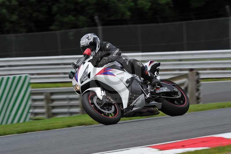 Motorcycle action photographs;Trackday digital images;event digital images;eventdigitalimages;no limits trackday;oulton park;oulton park circuit cheshire;oulton park photographs;peter wileman photography;trackday;trackday photos