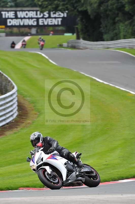 Motorcycle action photographs;Trackday digital images;event digital images;eventdigitalimages;no limits trackday;oulton park;oulton park circuit cheshire;oulton park photographs;peter wileman photography;trackday;trackday photos