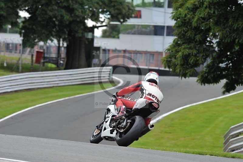 Motorcycle action photographs;Trackday digital images;event digital images;eventdigitalimages;no limits trackday;oulton park;oulton park circuit cheshire;oulton park photographs;peter wileman photography;trackday;trackday photos