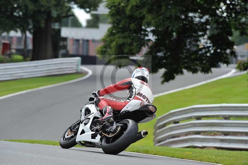 Motorcycle action photographs;Trackday digital images;event digital images;eventdigitalimages;no limits trackday;oulton park;oulton park circuit cheshire;oulton park photographs;peter wileman photography;trackday;trackday photos