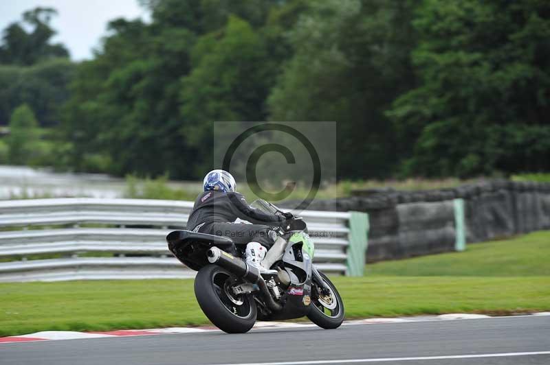 Motorcycle action photographs;Trackday digital images;event digital images;eventdigitalimages;no limits trackday;oulton park;oulton park circuit cheshire;oulton park photographs;peter wileman photography;trackday;trackday photos