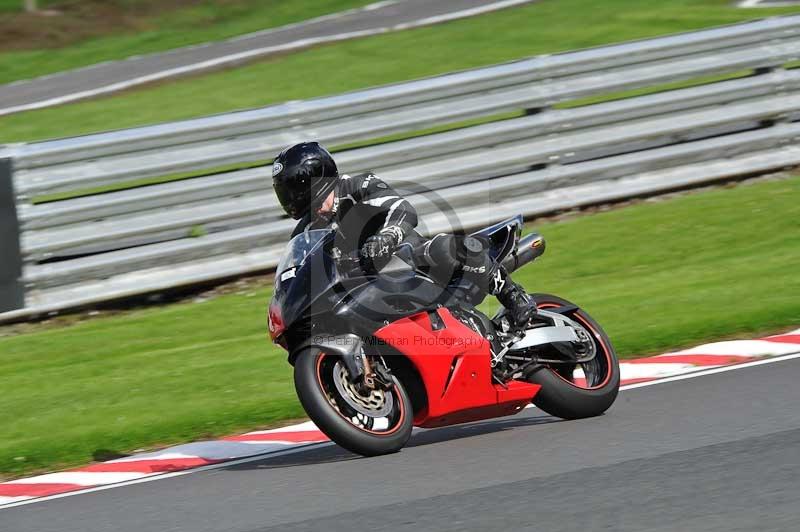 Motorcycle action photographs;Trackday digital images;event digital images;eventdigitalimages;no limits trackday;oulton park;oulton park circuit cheshire;oulton park photographs;peter wileman photography;trackday;trackday photos