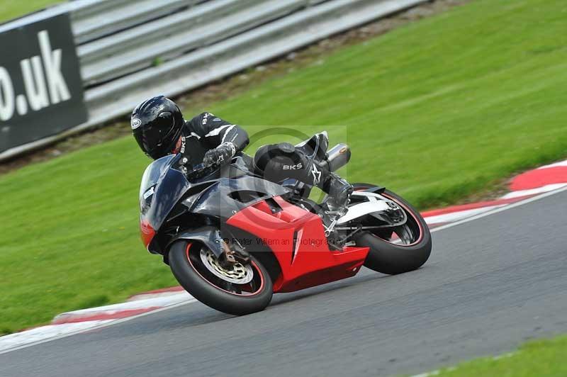 Motorcycle action photographs;Trackday digital images;event digital images;eventdigitalimages;no limits trackday;oulton park;oulton park circuit cheshire;oulton park photographs;peter wileman photography;trackday;trackday photos