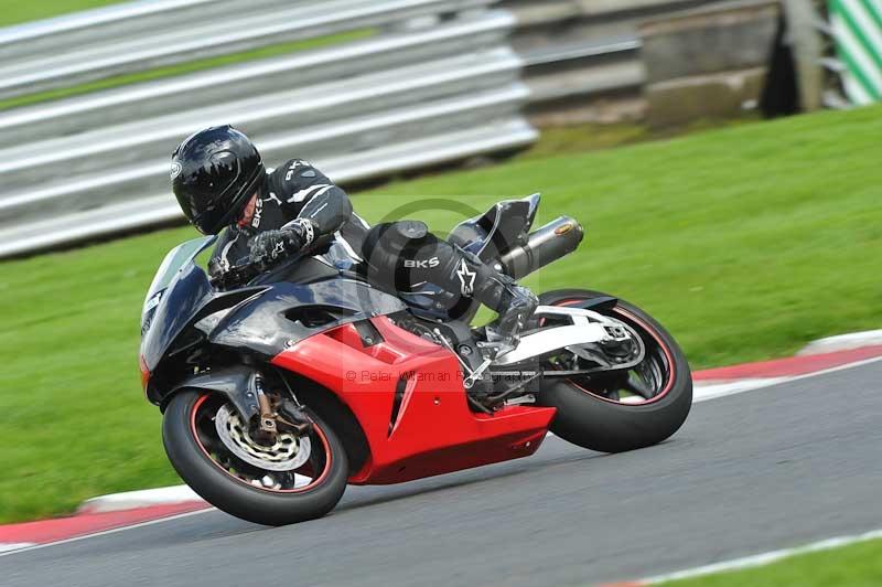 Motorcycle action photographs;Trackday digital images;event digital images;eventdigitalimages;no limits trackday;oulton park;oulton park circuit cheshire;oulton park photographs;peter wileman photography;trackday;trackday photos