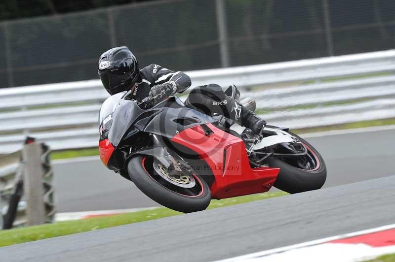 Motorcycle action photographs;Trackday digital images;event digital images;eventdigitalimages;no limits trackday;oulton park;oulton park circuit cheshire;oulton park photographs;peter wileman photography;trackday;trackday photos