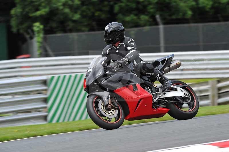 Motorcycle action photographs;Trackday digital images;event digital images;eventdigitalimages;no limits trackday;oulton park;oulton park circuit cheshire;oulton park photographs;peter wileman photography;trackday;trackday photos