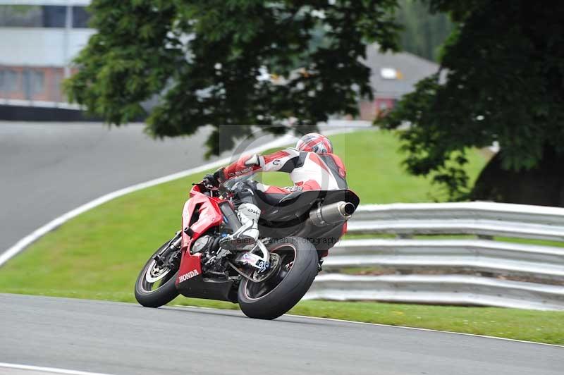 Motorcycle action photographs;Trackday digital images;event digital images;eventdigitalimages;no limits trackday;oulton park;oulton park circuit cheshire;oulton park photographs;peter wileman photography;trackday;trackday photos