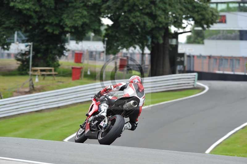 Motorcycle action photographs;Trackday digital images;event digital images;eventdigitalimages;no limits trackday;oulton park;oulton park circuit cheshire;oulton park photographs;peter wileman photography;trackday;trackday photos