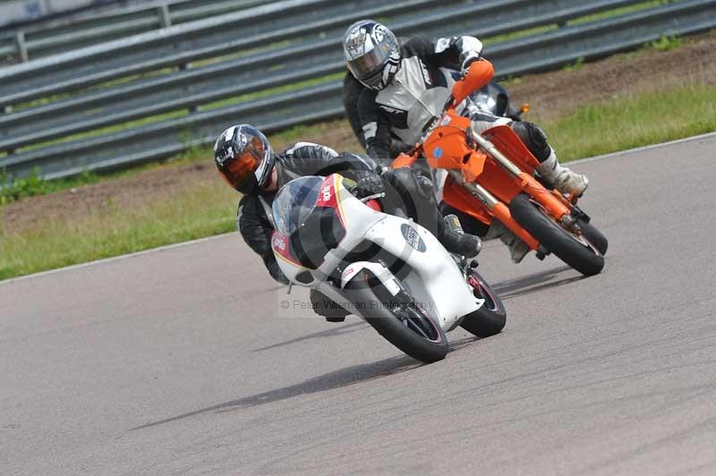 Rockingham no limits trackday;enduro digital images;event digital images;eventdigitalimages;no limits trackdays;peter wileman photography;racing digital images;rockingham raceway northamptonshire;rockingham trackday photographs;trackday digital images;trackday photos