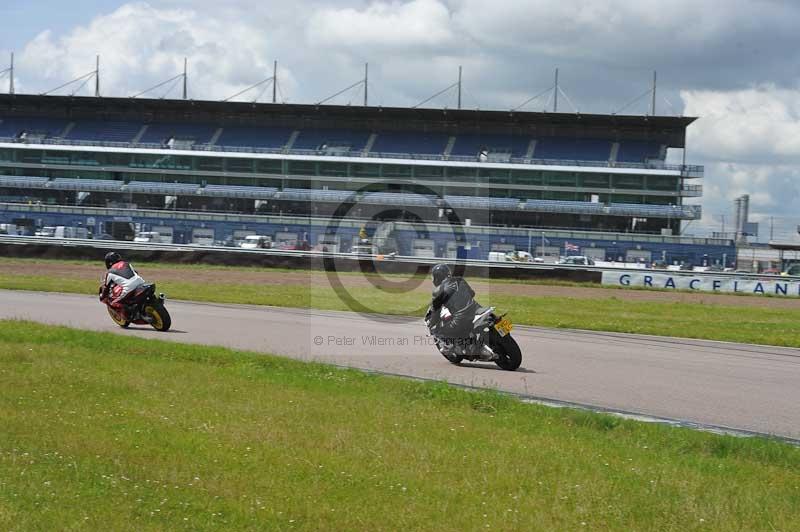 Rockingham no limits trackday;enduro digital images;event digital images;eventdigitalimages;no limits trackdays;peter wileman photography;racing digital images;rockingham raceway northamptonshire;rockingham trackday photographs;trackday digital images;trackday photos