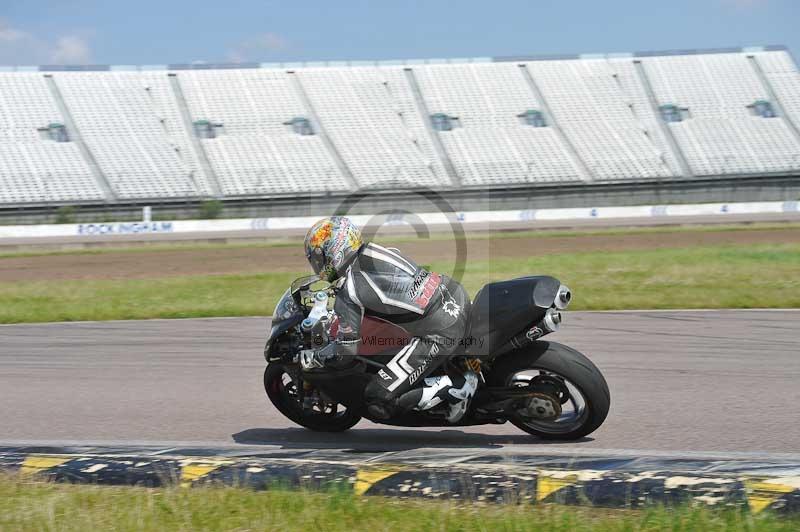 Motorcycle action photographs;Rockingham;Rockingham photographs;Trackday digital images;event digital images;eventdigitalimages;no limits trackday;peter wileman photography;rockingham corby northamptonshire;trackday;trackday photos